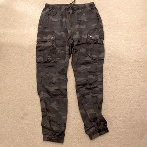 Green camo cargo pants/joggers